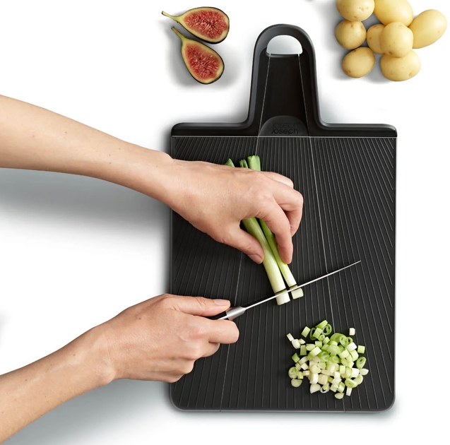 Deska do krojenia Joseph Joseph Chop2Pot składana czarna 45x26.3 cm (5028420005097) - obraz 5