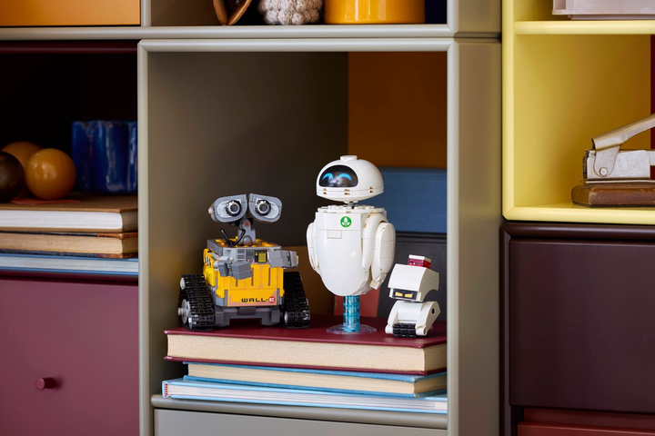 Zestaw klocków LEGO Disney Wall-E i Eva 811 elementów (43279) - obraz 12