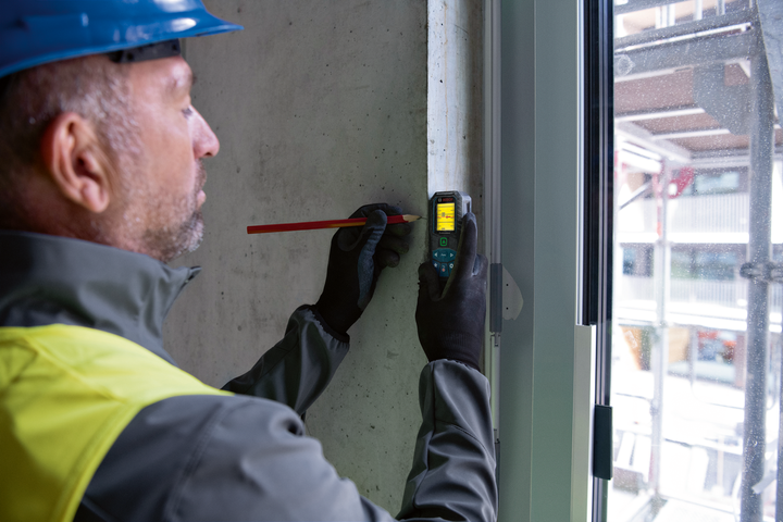 Лазерний далекомір Bosch Professional GLM 50-25 G з чохлом і батарейками (0601072V00) - зображення 7