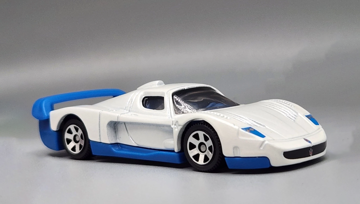 Машинка Большой Город Matchbox 2004 Maserati MC12 1:64 HVP09 White