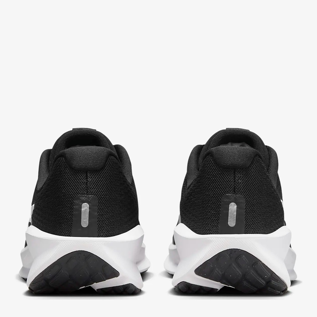 Жіночі кросівки для бігу Nike W Downshifter 13 FD6476-001 38.5 (7.5US) 24.5 см Чорні (196975440689) - зображення 4