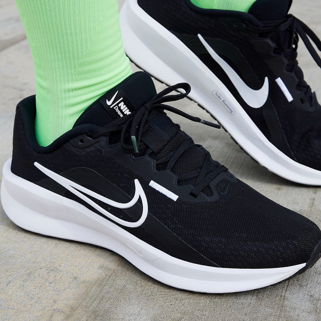 Жіночі кросівки для бігу Nike W Downshifter 13 FD6476-001 38.5 (7.5US) 24.5 см Чорні (196975440689) - зображення 9