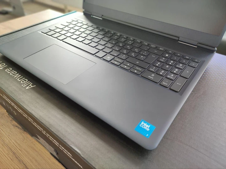 Ноутбук Dell Alienware 16 Aurora AC16250 QHD RTX 5060/ Intel Core 7 240H/16GB/1Tb Win.11 - Фото 5 Ноутбук Dell Alienware 16 Aurora AC16250 QHD RTX 5060/ Intel Core 7 240H/16GB/1Tb Win.11 - зображення 5
