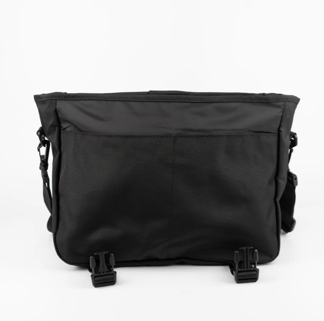 Сумка через плечо EastPak Delegate 008 Black 20L в чёрном цвете. - Фото 5 Сумка через плечо EastPak Delegate 008 Black 20L в чёрном цвете. - изображение 5