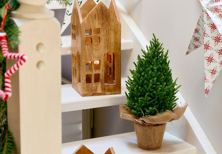 Choinka sztuczna HOMLA 714405 Hector z jutą 48 cm Zielona (5906496714405) - obraz 4