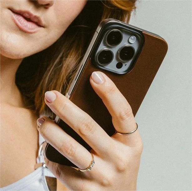 Чехол Nomad Magnetic Leather Rustic Brown Horween for iPhone 16 Pro - Фото 3 Чехол Nomad Magnetic Leather Rustic Brown Horween for iPhone 16 Pro - изображение 3