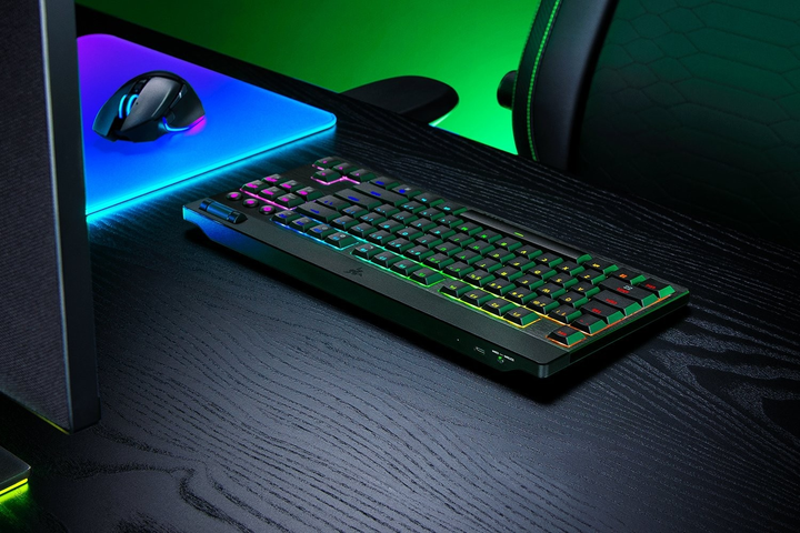 Klawiatura bezprzewodowa Razer BlackWidow V4 Low-Profile Tenkeyless HyperSpeed Yellow Switch Wireless/Bluetooth/USB Black (RZ03-05450100-R3M1) - obraz 10