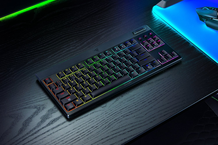 Klawiatura bezprzewodowa Razer BlackWidow V4 Low-Profile Tenkeyless HyperSpeed Green Switch Wireless/Bluetooth/USB Black (RZ03-05450500-R3M1) - obraz 9