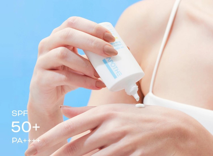 Сонцезахисна есенція Apothe UV Cera 6X Lacto Aqua SPF50+ 50 мл (8809971486460) - зображення 4