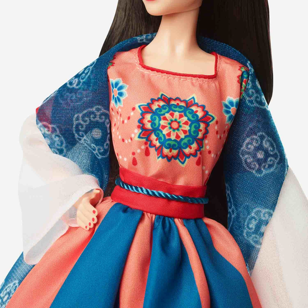 Лялька Барбі колекційна Китайський Новий рік Barbie Signature Lunar New Year 2023 (HJX35) (HJX35) - Фото 6 Лялька Барбі колекційна Китайський Новий рік Barbie Signature Lunar New Year 2023 (HJX35) (HJX35) - изображение 6