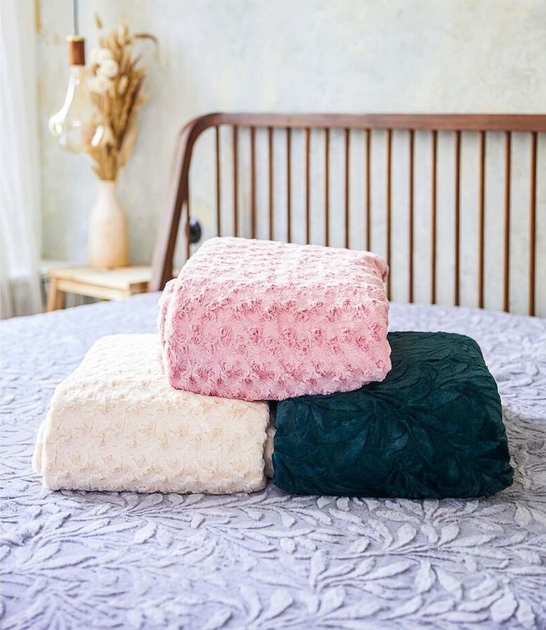 Покривало на ліжко Smukee Home хутряне двостороннє рожеве 200 x 220 см (5901619997673) - зображення 4