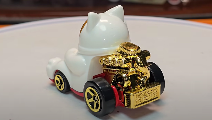 Машинка Базова Hot Wheels Feline Lucky Maneki-Neko 9.29
