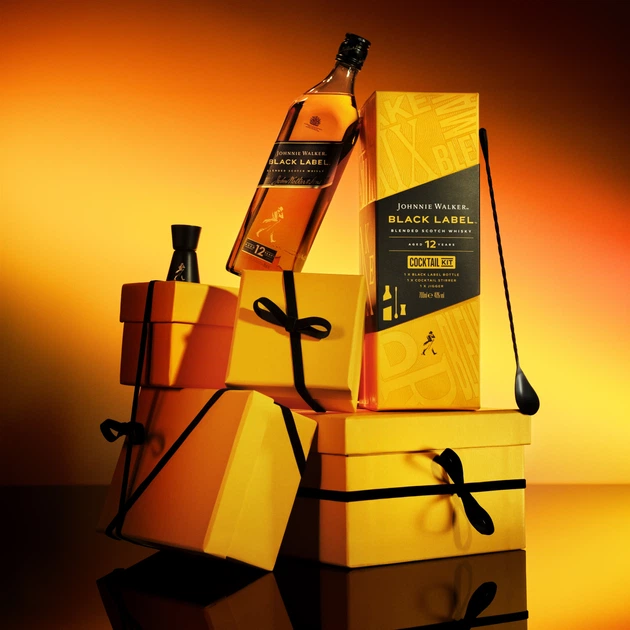 Виски Johnnie Walker Black label 0.7 л 40% в подарочной упаковке +