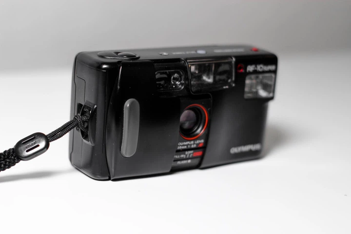 Плівковий фотоапарат Olympus AF-10 Super з чохлом та батарейками