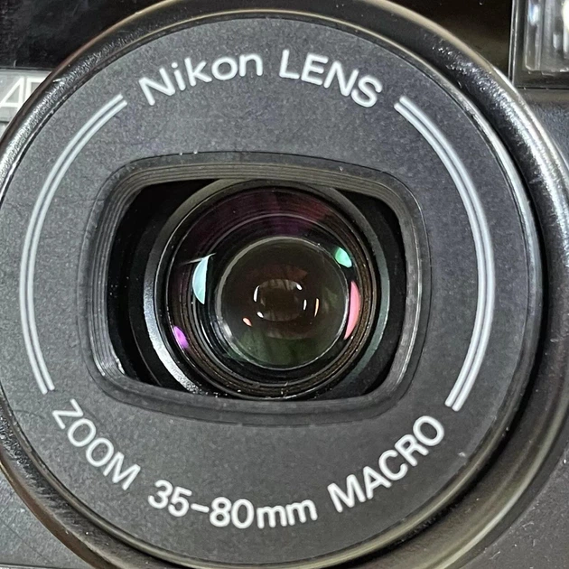 Плівковий фотоапарат Nikon TW Zoom Quartz Date 35-80 mm зі