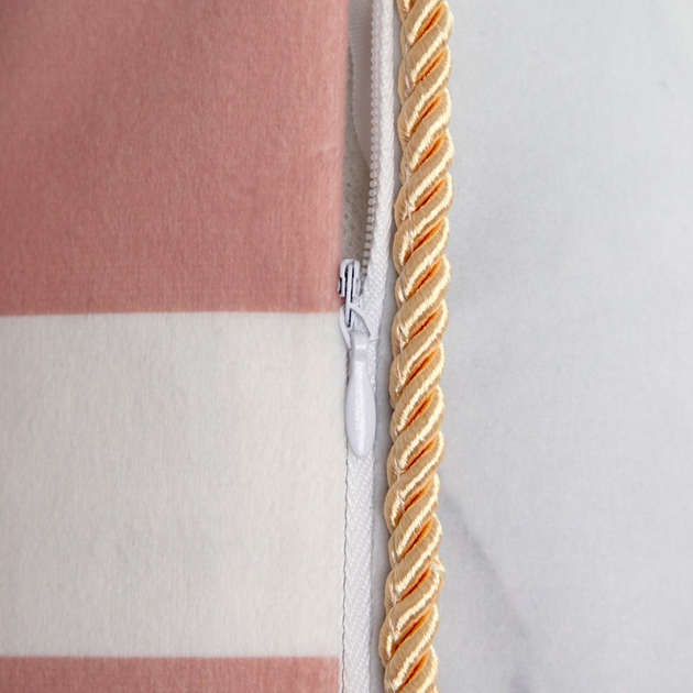 Наволочка Homla Monroe Carnival з зображенням і золотою облямівкою рожева 45 x 45 см (5906496723322) - зображення 4