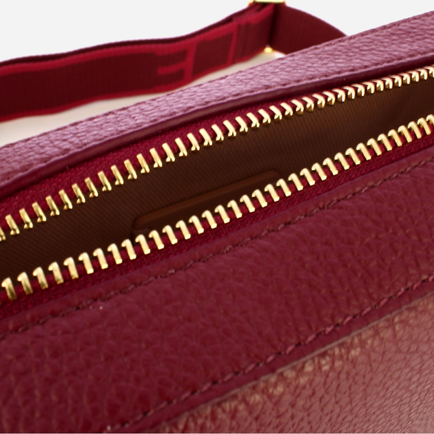 Torebka crossbody damska ze skóry naturalnej mała Coccinelle Tebe E5MN555M301 R52 Bordowa (800070345985) - obraz 4