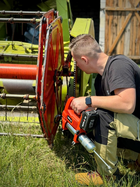 Smarownica YATO 600 cm³, akumulator. 18V, 62 MPa z giętkim aplikatorem - 76 cm (bez akumulatora) (YT-07021) - obraz 6