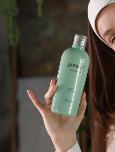 LEBEL Proedit Soft Fit зволожуючий шампунь для сухого волосся 300 мл - Фото 4 LEBEL Proedit Soft Fit зволожуючий шампунь для сухого волосся 300 мл - зображення 4