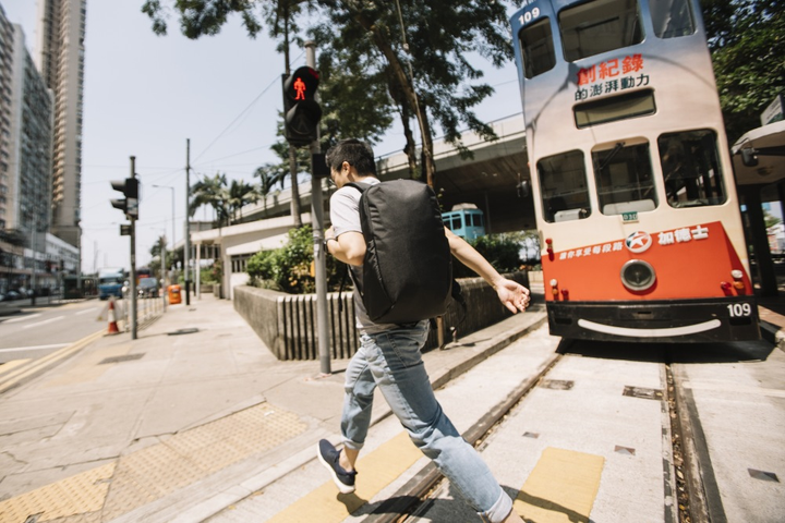 Plecak na laptop Pacsafe Vibe 25L Anti Theft Travel Pack Casual Daypack 13.3" Black (60301130) - obraz 9