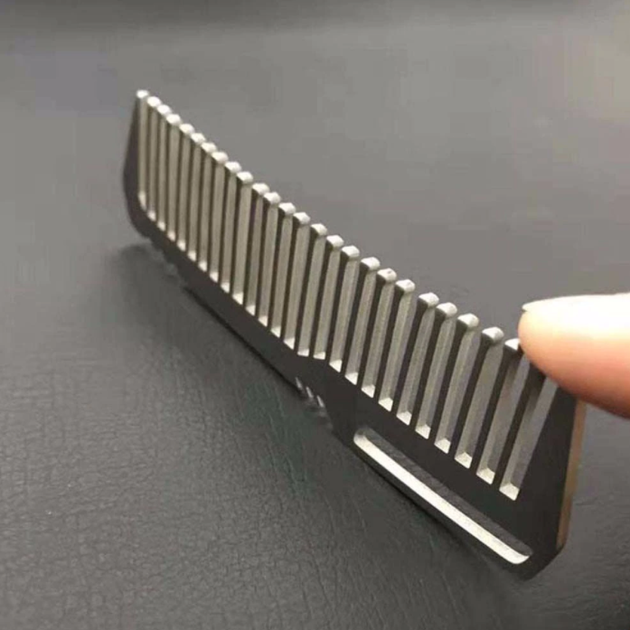 Титановая расческа Titanium карманная мужская для бороды, усов, волос W6 - Фото 3 Титановая расческа Titanium карманная мужская для бороды, усов, волос W6 - изображение 3