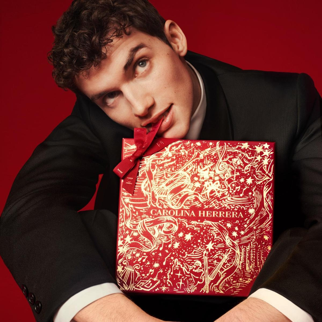 Набір для жінок Carolina Herrera 212 Vip Rose Парфумована вода 80 мл + Лосьйон для тіла 100 мл + Мініатюра Парфумована вода 10 мл (8411061122525) - зображення 4