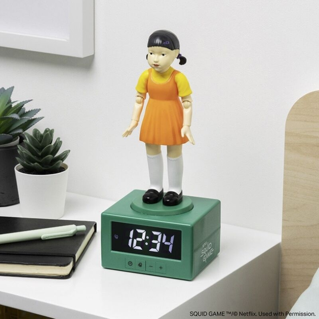 Budzik Paladone Squid Game Young-Hee 19 cm (5056577735765) - obraz 4