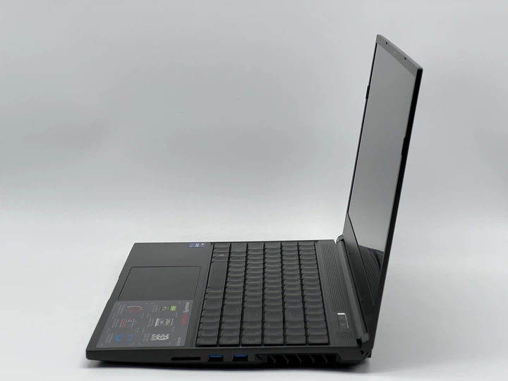 Ноутбук Maingear Vector Pro 2 / 15 IPS 2560x1440 240Гц / i9-12900H / 16 GB / 960 GB / NVIDIA GeForce RTX 3080 Ti / [MNGRVCTRPR2I9308096016IAM] БУ - Б/У - изображение 4