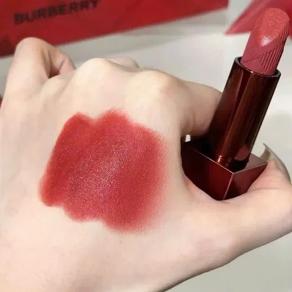 Увлажняющая матовая помада Burberry Kisses Matte Russet Collection Lipstick 93 Matte Russet 3.3 г - изображение 8