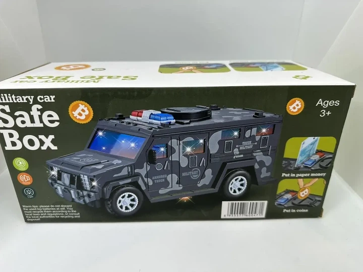 Дитяча обертова скарбничка-сейф для грошей Military car Safe Box з музикою у формі військової машини - зображення 8