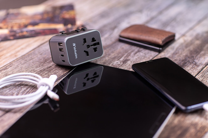 Ładowarka sieciowa Verbatim Travel Adapter 30W 3 x USB-C, 2 x USB-A UTA-03 Black (23942495451) - obraz 6