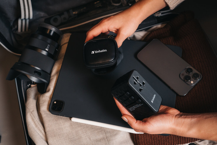 Ładowarka sieciowa Verbatim Travel Adapter 100W 2 x USB-C, 2 x USB-A UTA-06 Black (23942321217) - obraz 4