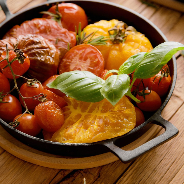 Naczynie Homla Andreas żeliwne z bambusową podkładką 25 x 20 cm (5902869976968) - obraz 6