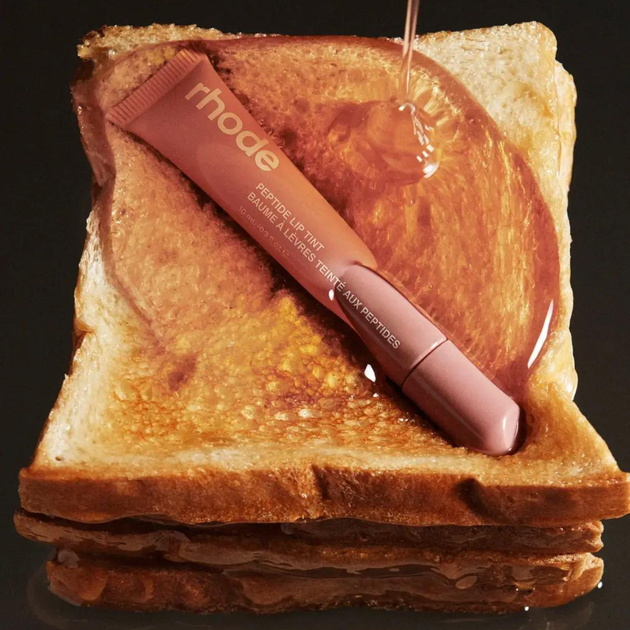 Блеск-тинт для губ с пептидами для губ Rhode Peptide Lip Tint Toast 10 мл - изображение 2