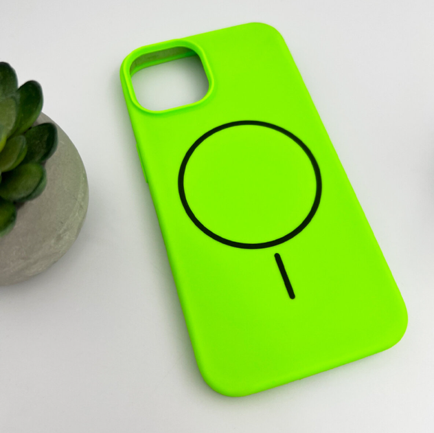 Защитный чехол-накладка Cosmic Silicone Case Magnetic для Apple iPhone 14 Shiny Green (SilMag14-53) - Фото 3 Защитный чехол-накладка Cosmic Silicone Case Magnetic для Apple iPhone 14 Shiny Green (SilMag14-53) - изображение 3