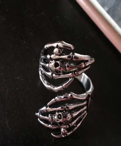 Кільце біжутерія Fashion Jewerly руки скелета в стилі y2k готика регульоване, сріблясте (SVS) - зображення 2