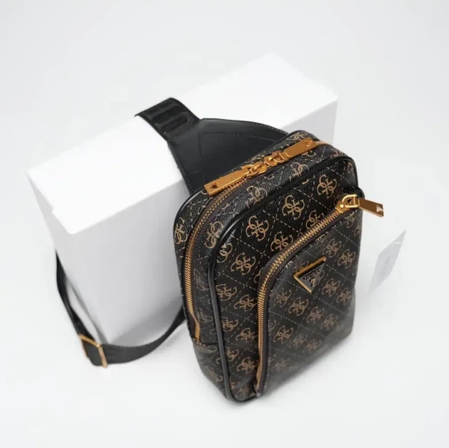 Сумка-слинг через плечо Guess в коричневом цвете. - Фото 3 Сумка-слинг через плечо Guess в коричневом цвете. - изображение 3