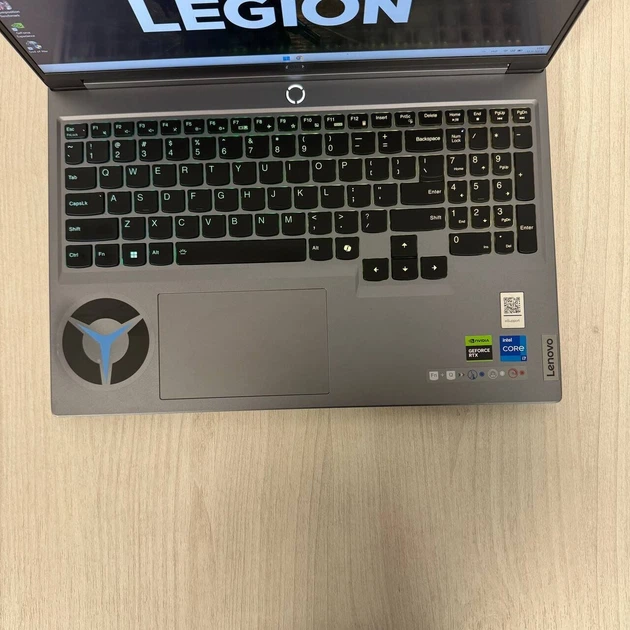 Ігровий ноутбук Б-класу Lenovo Legion 5 16IRX9 / 16" (2560x1600) IPS / Intel Core i7-14700HX (20 (28) ядра по 1,5 - 5,5 ГГц) / 32 ГБ DDR5 / 1000 ГБ SSD NVMe / nVidia GeForce RTX 4070, 8 ГБ GDDR6, 128-біт / WebCam б/в - Фото 4 Ігровий ноутбук Б-класу Lenovo Legion 5 16IRX9 / 16" (2560x1600) IPS / Intel Core i7-14700HX (20 (28) ядра по 1,5 - 5,5 ГГц) / 32 ГБ DDR5 / 1000 ГБ SSD NVMe / nVidia GeForce RTX 4070, 8 ГБ GDDR6, 128-біт / WebCam б/в - зображення 4