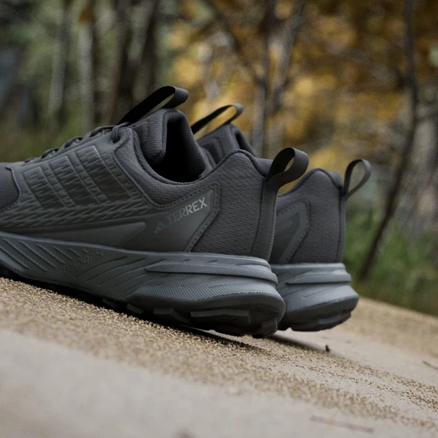 Чоловічі кросівки для бігу Adidas Terrex Tracefinder 2 Clima