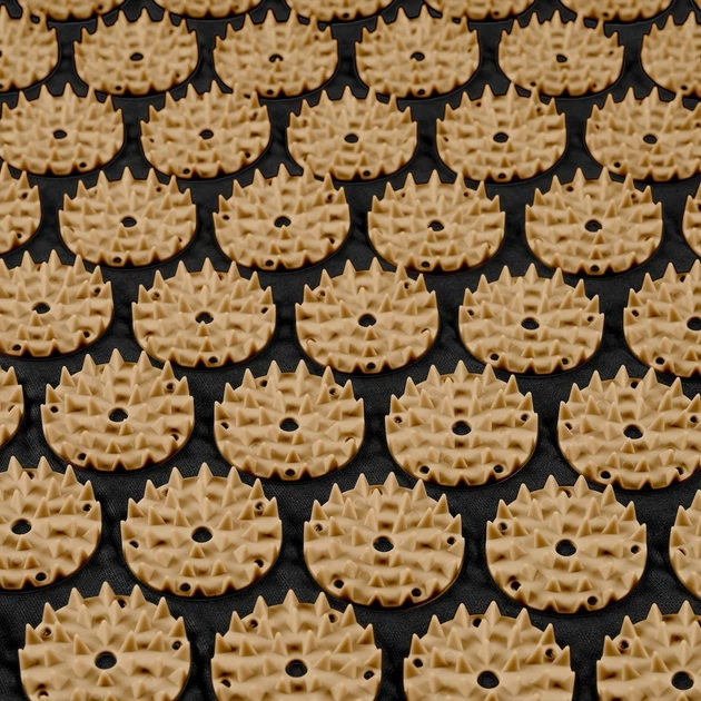 Mata zdrowotna do akupresury Rebel Active RBA-6011-GL Eco z kolcami z poduszką 72 x 42 cm Złote kolce (5901890123006) - obraz 4