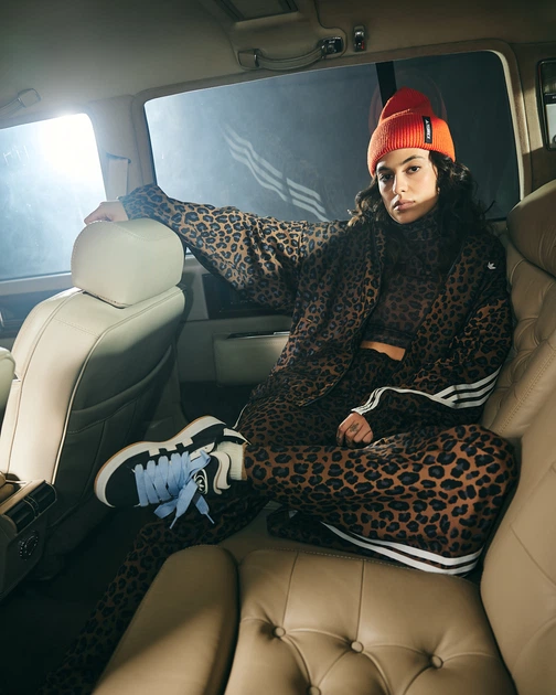 Спортивна вітровка жіноча Adidas Originals Leopard Firebird