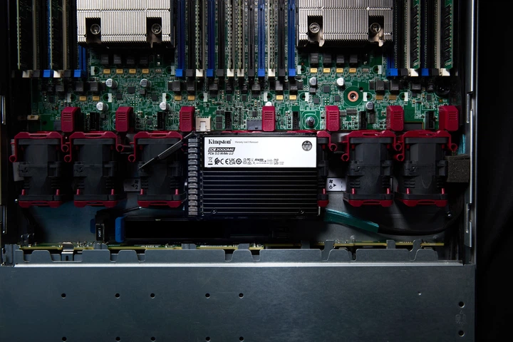 Dysk SSD Kingston DC3000ME 7.68TB U.2 PCIe 5.0 x4 3D eTLC (SEDC3000ME/7T6) - obraz 10