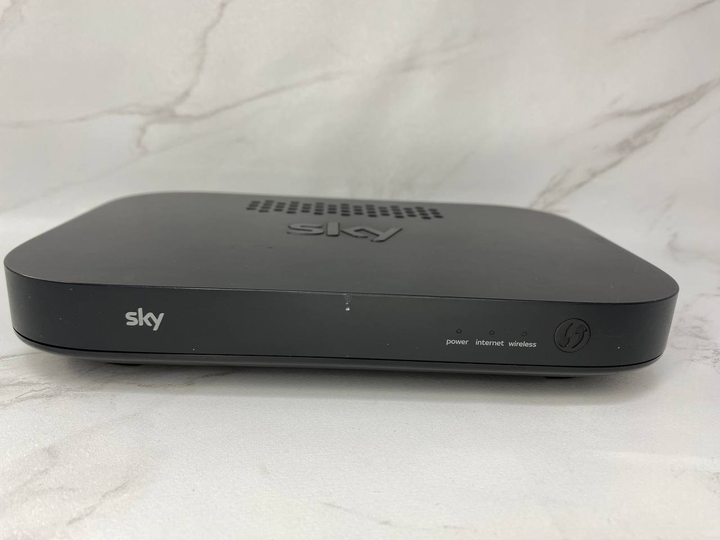 Б/в Беспроводной маршрутизатор Sky Q Hub — модель ER110UK - изображение 2