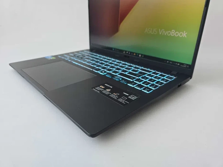Ноутбук ASUS Vivobook V16 (2025) Core 7 240H/RTX 4050/RAM 16GB/SSD 512GB/240Hz Б\В - Б/У - Фото 3 Ноутбук ASUS Vivobook V16 (2025) Core 7 240H/RTX 4050/RAM 16GB/SSD 512GB/240Hz Б\В - Б/У - изображение 3