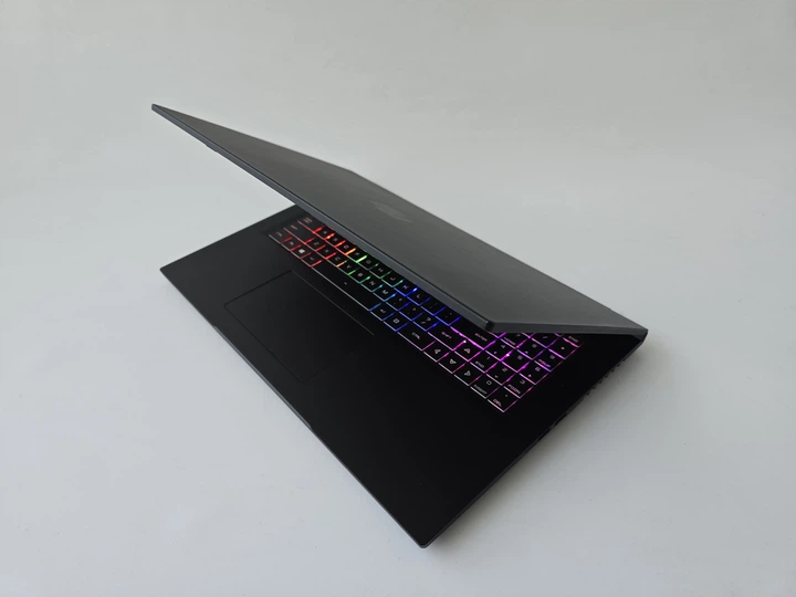 Ноутбук Maingear Vector PRO 17 R9 6900HX/RTX 3070TI/RAM 32GB/SSD 512GB/165Hz Б\В - Б/У - изображение 7