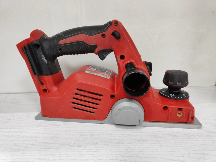 Б/У Аккумуляторный электрорубанок Milwaukee M18 BP-0 82 мм, 18V, 14000 об/мин, REDLINK, без АКБ и ЗУ - изображение 3