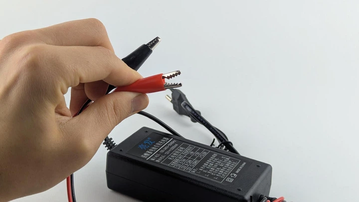 Зарядное устройство для мото аккумулятора 12V 2A — компактное импульсное ЗУ для АКБ до 25Ah - изображение 7