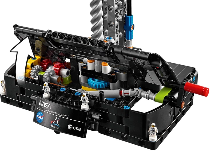 Zestaw klocków LEGO Technic Rakieta SLS NASA Artemis 632 elementy (42221) - obraz 9