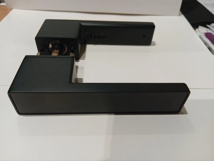 Дверна ручка Discovery з вбудованим фіксатором чорний мат - зображення 1