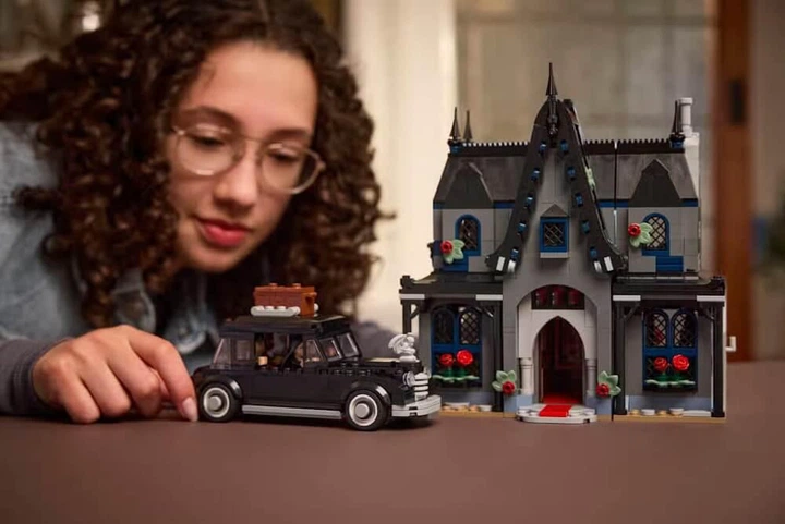 Конструктор LEGO Wednesday Имение Мортиши 1002 детали (76786